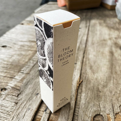 Custom Cosmetic Packaging Paper Box for Lotions, Essential Oils, and Skincare Products, with Insert for Gift Presentation