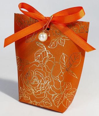 Customized creative high-end wedding candy paper packaging box pearl hot stamping champagne color souvenir gift box wholesale