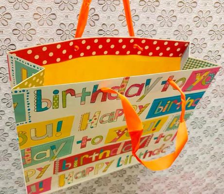 Recyclable White Card Paper Gift Bags Custom Design For Luxury Packaging
