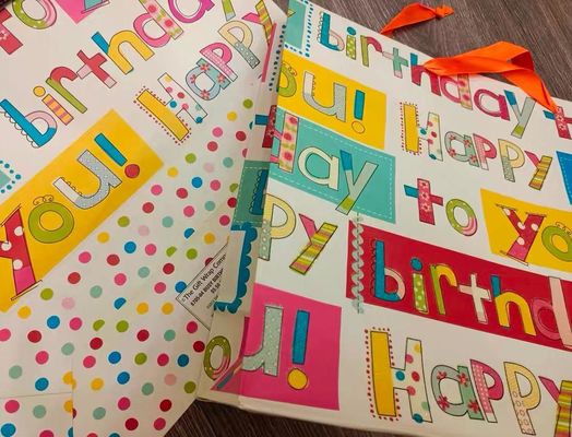 Recyclable White Card Paper Gift Bags Custom Design For Luxury Packaging