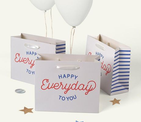 Customized White Card Reusable Paper Bag Banquet Birthday Gift Paper Color Printing Clothing Tote Bag