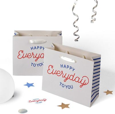 Customized White Card Reusable Paper Bag Banquet Birthday Gift Paper Color Printing Clothing Tote Bag