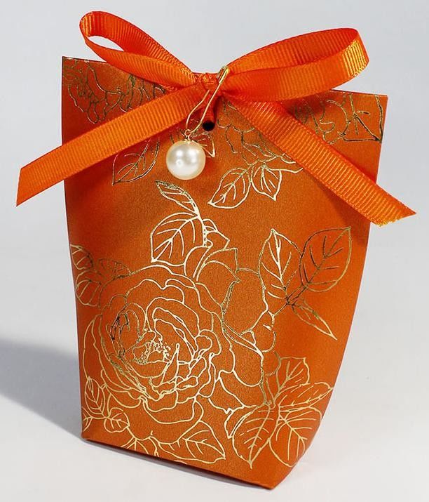 Customized creative high-end wedding candy paper packaging box pearl hot stamping champagne color souvenir gift box wholesale