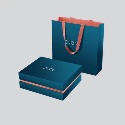 Bon prix Boîte cadeau magnétique de luxe personnalisée Emballage pliable Logo personnalisé Carton dur Boîte de cadeau de vêtements en ligne