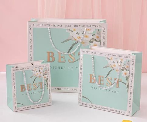 Buen precio Bolsa de mano de cartón blanco grueso personalizada con impresión a color, bolsa de regalo de cosméticos, bolsa de papel para compras de ropa en línea