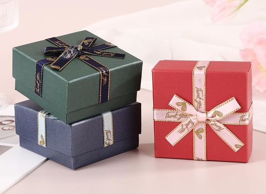 Buen precio Caja de Regalo Rígida Personalizada para Joyería con Decoración de Rosas para Regalos Temáticos de Amor en línea