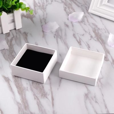 Buen precio Directamente de la fábrica de joyería envasado cajas de venta al por mayor anillo collar de pendiente de orejas cajas de regalo en línea