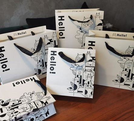 Harga yang bagus Tas Kantong Kertas Boutique Untuk Toko Mode Desain Khusus Dengan Logo Kemasan Ramah Lingkungan on line