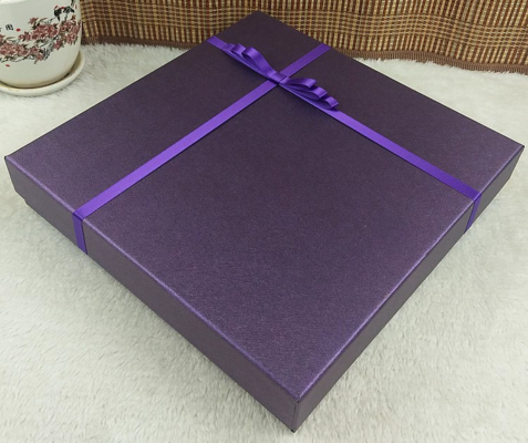 Goede prijs Op maat gemaakte grote vierkante geschenkdoos paars stevige verpakking voor T-shirts albums A4 boeken lijsten online