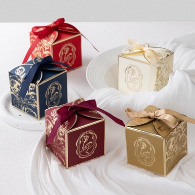 Golden And White Candy Ribbon Gift Box Is Small And Exquisite. It Is Suitable For Gift Packaging And Parties.