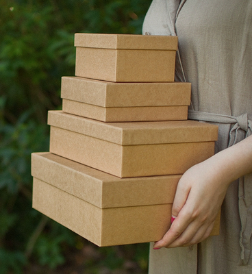 İyi bir fiyat. Kapaklı Kraft Kağıt Hediye Kutusu Minimalist Sert Kutu Doğum Günü Festivali Hediye Paketleme İçin çevrimiçi