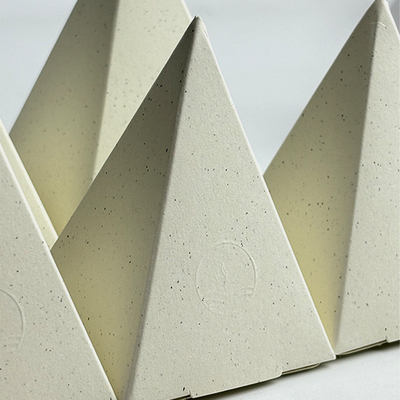 Buen precio Caja de aromaterapia triangular personalizada Embalaje de papel reciclable en línea