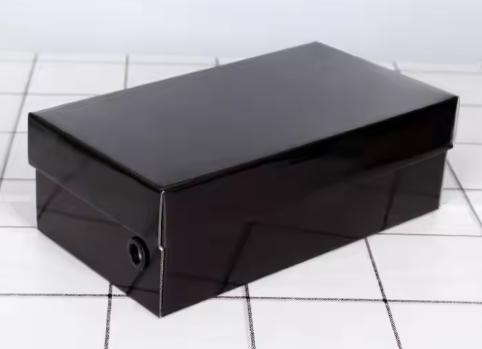 Bon prix Boîtes à chaussures personnalisées en carton ondulé noir blanc kraft avec logo en ligne